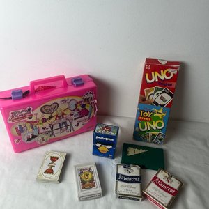 Lote de Juegos: Cartas, Dominó y Maletín Barbie Diseñadora - imagen 2