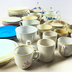 Conjunto de Vajilla: Tazas, Azucarero, Platillos y Platos de Postre - imagen 3