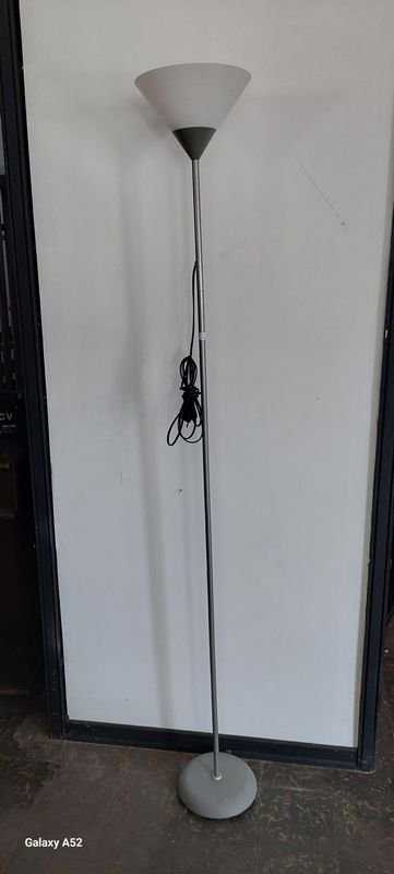 Lote anterior: Lámpara de living alta y elegante