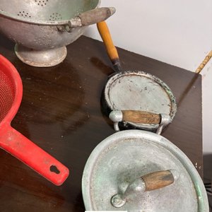 Lote de Utensilios de Cocina: Colador, Ollas y Escurridor - imagen 3