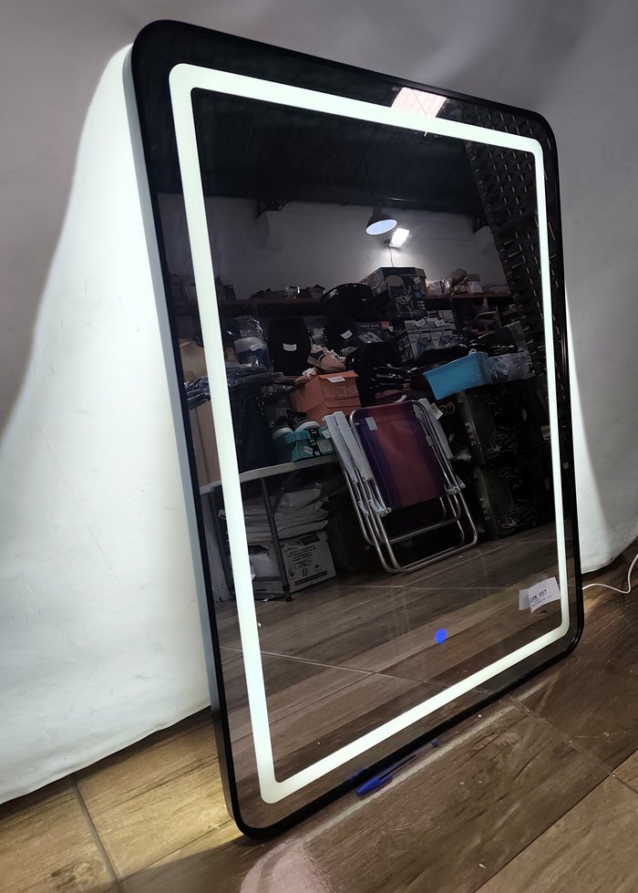 Espejo de Pared con Marco Metálico y Luz LED Integrada (Cálida/Fría)