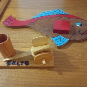 Adornos de Madera: Carreta y Pez para Colgar Llaves - imagen 1
