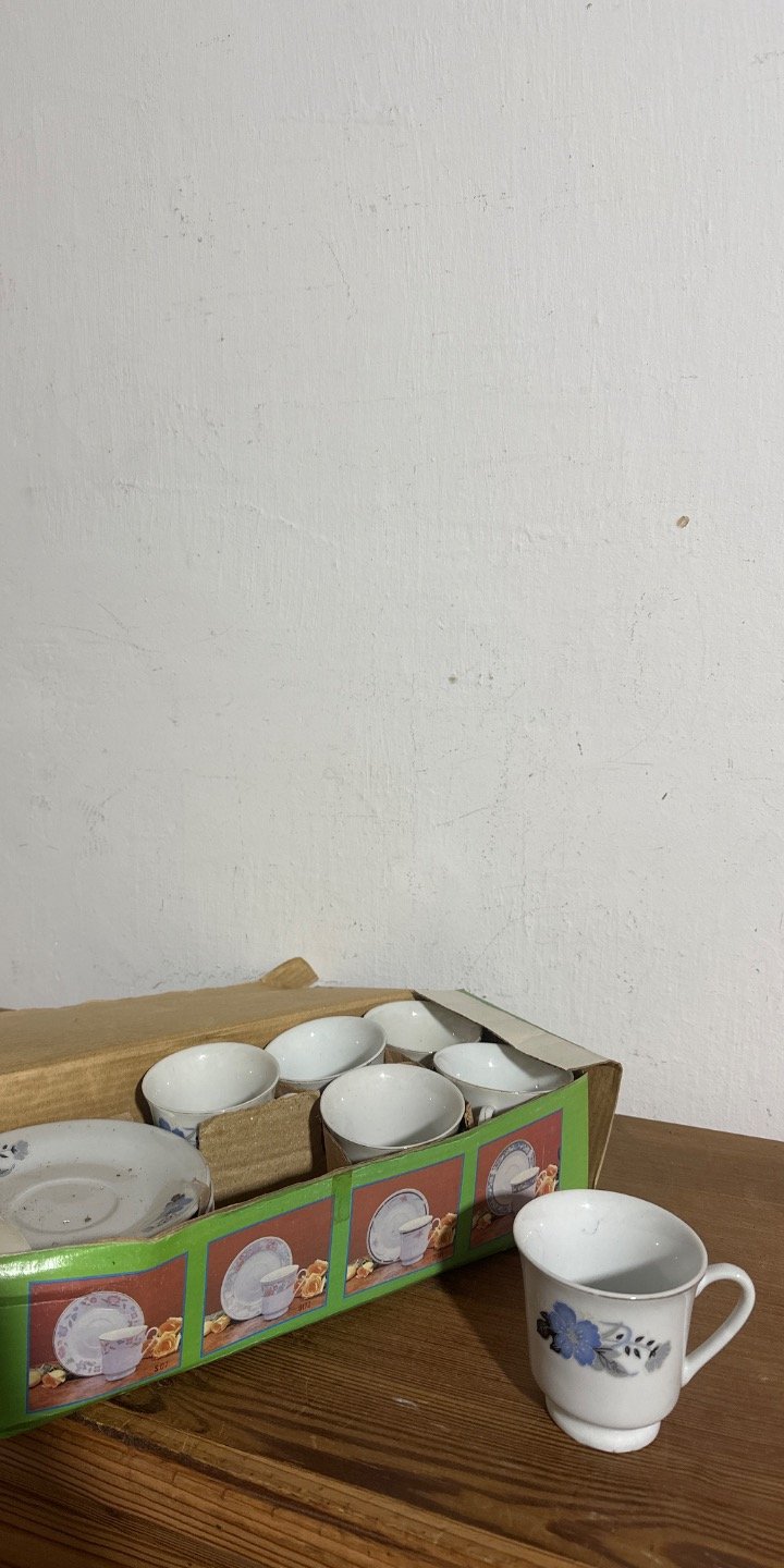 Juego de Loza con Tazas y Platos Decorados