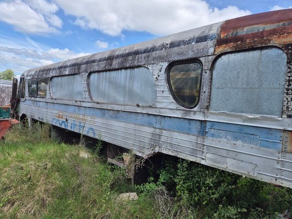 Reliquia de un autobús abandonado - imagen 5