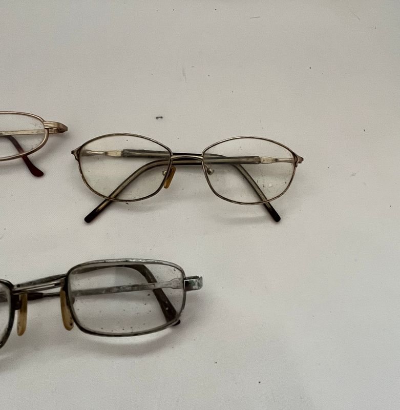 Lentes de Ojo con Diseño Moderno y Accesorios - imagen 5