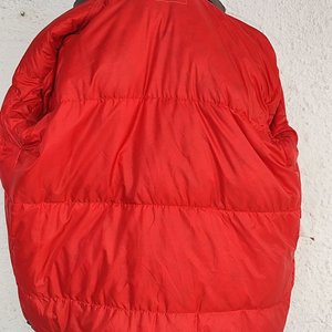 Campera Acolchada Millet Gris y Roja con Capucha - imagen 5