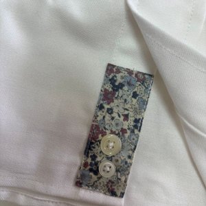 Camisa Blanca Talle M con Detalles Florales - imagen 6