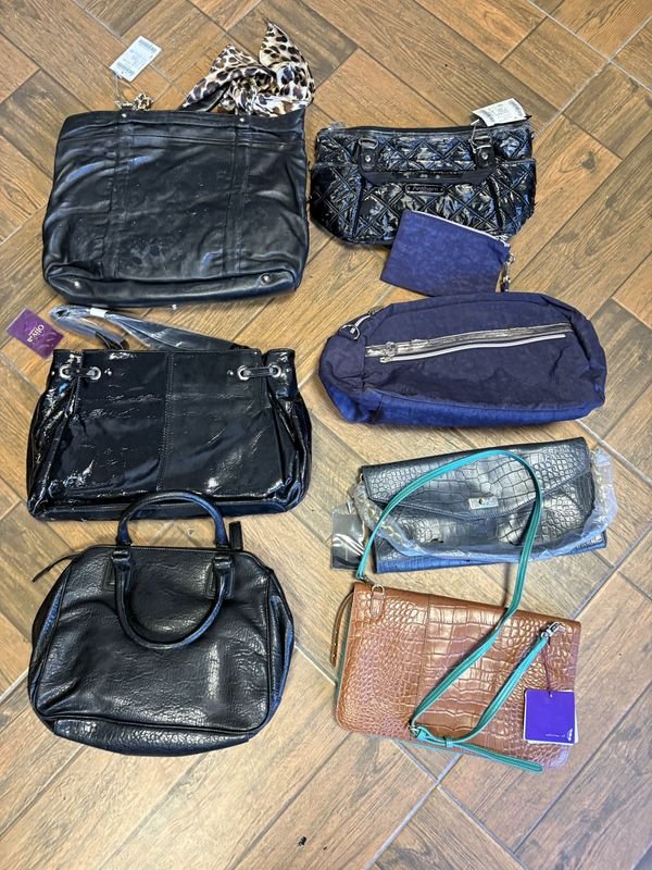 Lote de 7 Carteras Variadas con Detalles Estéticos