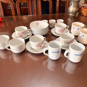 Lote anterior: Juego de Tazas y Platos de Porcelana Incompleto