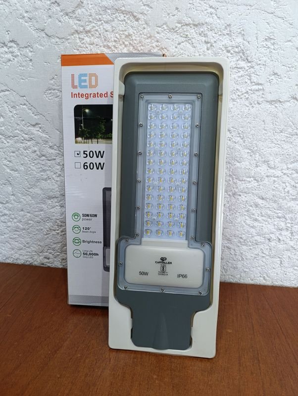 Lote anterior: Foco Columna LED Light con Adaptador de Potencia 5V