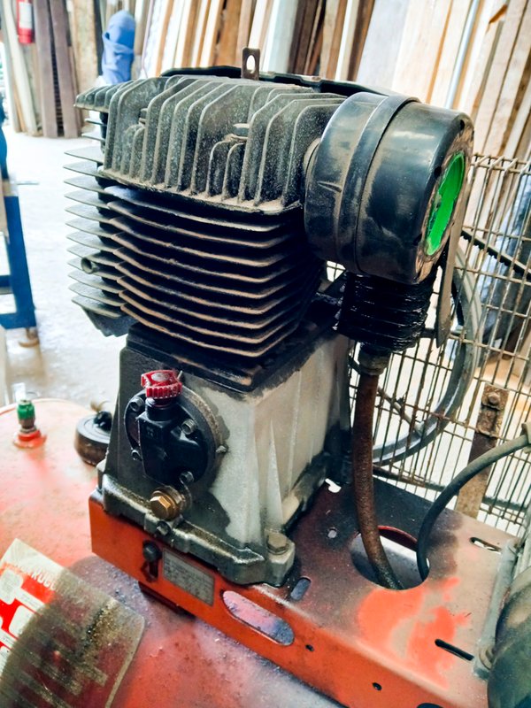 Compresor de aire Fanacom motor trifásico 5.5 hp color rojo - imagen 5