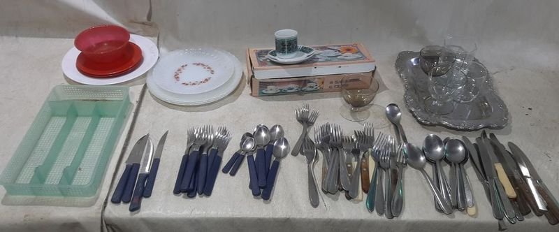 Lote anterior: Juego de Té con Caja y Platos Cubiertos