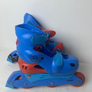 Par de Rollers Ajustables para Niños en Azul y Rojo - imagen 5