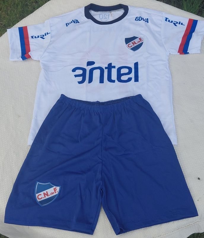 Conjuntos Deportivos Club Nacional de Football para Niños