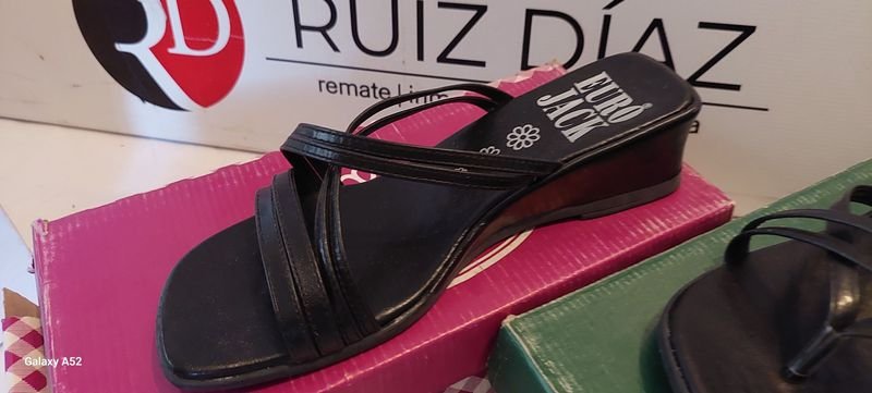 Zapatos de tacón alto en negro y plata - imagen 2