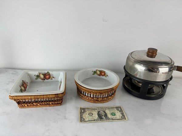 Lote anterior: Conjunto de porcelana y fondue con soporte