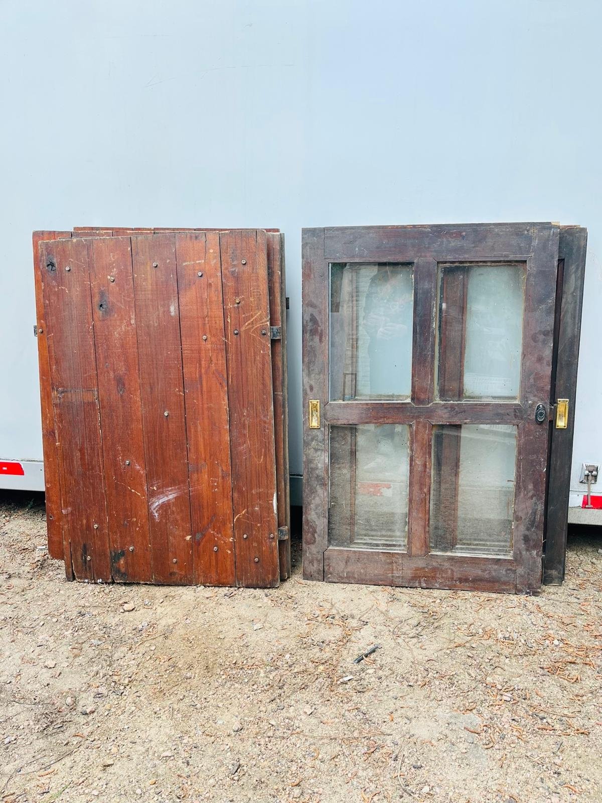 Lote de 4 Hojas de Ventana y 4 Postigones de Madera