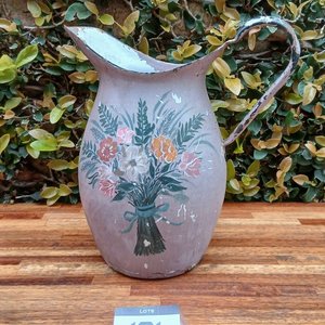 Lote siguiente: Jarra Antigua de Metal con Diseño Floral Pintado a Mano