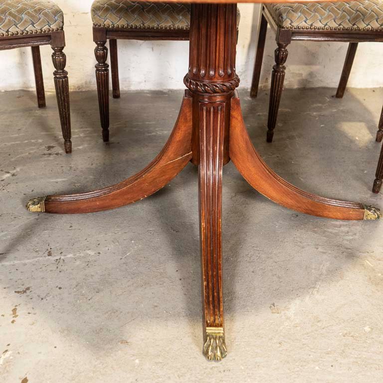 Mesa de comedor circular con tabla de extensión y seis sillas estilo inglés - imagen 3