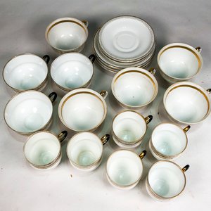 Juego de 19 Tazas de Porcelana con Dorado y Platitos - imagen 3