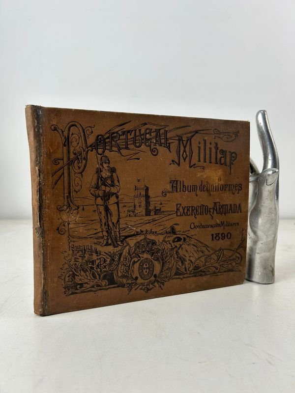 Lote siguiente: Álbum Militar de Uniformes del Ejército y Armada de Portugal