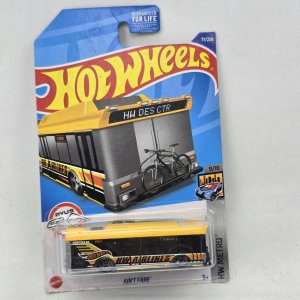 Lote siguiente: Hot Wheels Ain't Fare Bus Coleccionable