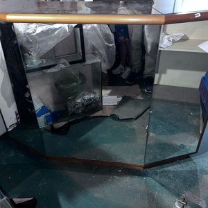Mostrador Tríptico de Madera con Espejos - imagen 5