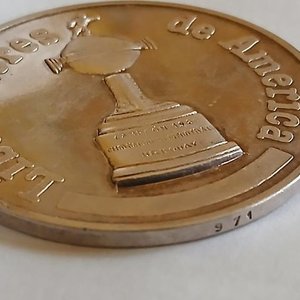 Medalla Conmemorativa "Campeón Libertadores de América 1980" Club Nacional de Football - imagen 3
