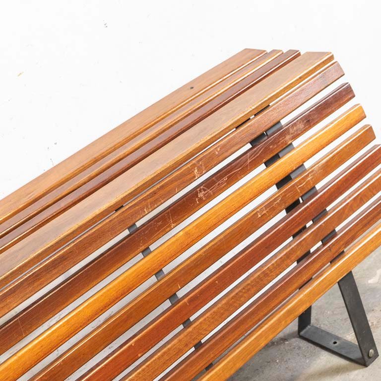 Banco de madera y metal con diseño plegable - imagen 3