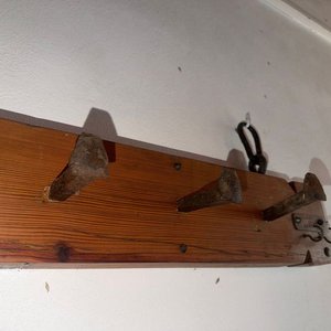 Colgador de Pared Rústico en Madera de Pinotéa y Ganchos de Hierro - imagen 6