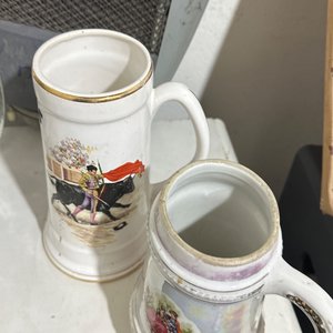 Lote siguiente: Jarras de cerámica decoradas