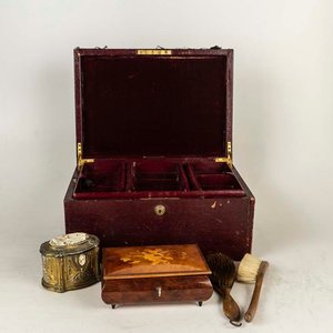 Lote anterior: Lote de 3 Alhajeros y 2 Cepillos: Bordo con Detalles, Bronce y Madera Musical