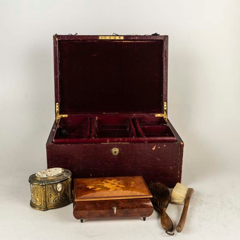 Lote de 3 Alhajeros y 2 Cepillos: Bordo con Detalles, Bronce y Madera Musical