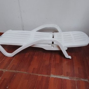 Lote siguiente: Reposera de Playa o Piscina Blanca Plegable y Regulable