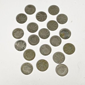 Lote siguiente: Veinte Monedas de Plata Uruguayas "Chanchitas" de 20 Centésimos