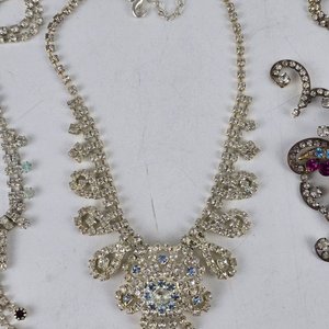 Lote Variado de Bijouterie: Collares, Pulseras y Aros con Brillantes - imagen 2