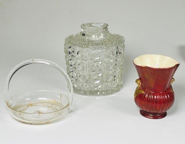 Bombonera de Vidrio, Canastita de Cristal y Florero de Loza Inglesa - imagen 1