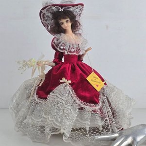 Muñeca Coleccionable Elegance Dolls "Miss Rosa" Musical - imagen 1