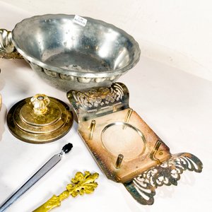 Lote Variado de Artículos en Peltre: Coquillas, Ceniceros, Cuchara y Más - imagen 5