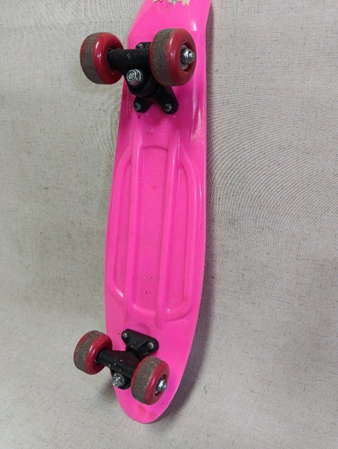 Patineta rosa en buen estado - imagen 4