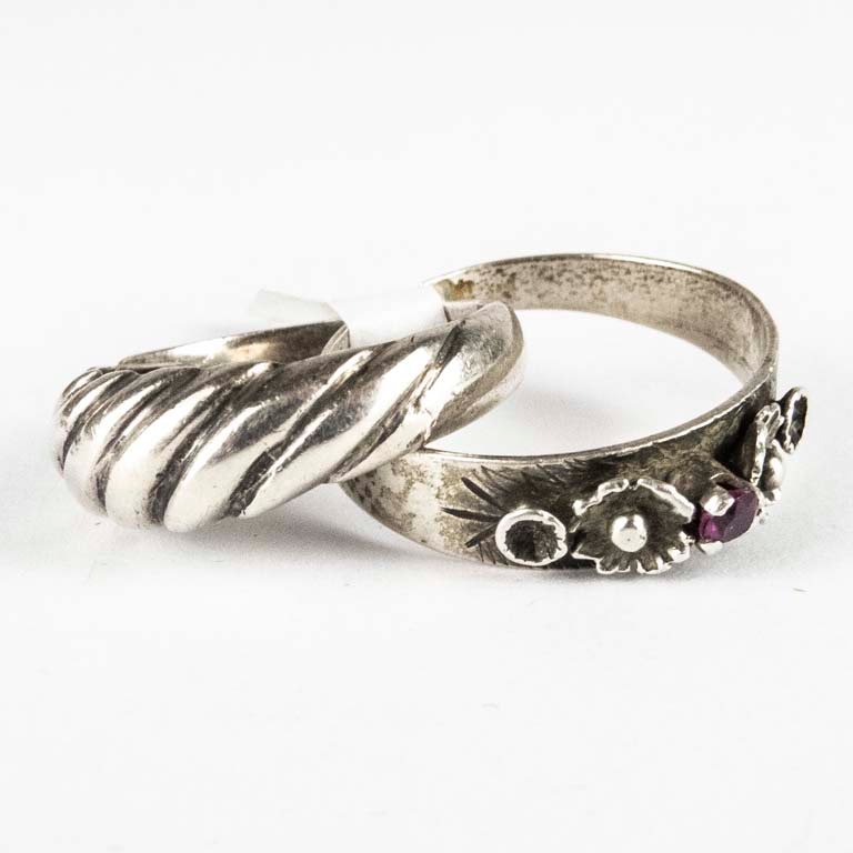 Lote anterior: Anillos de plata - Dos anillos de plata, uno cortado