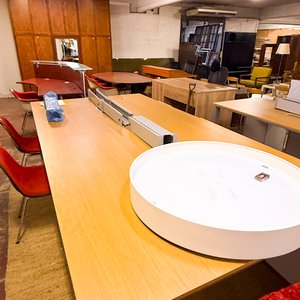 Lote anterior: Mesa de Reuniones Rectangular y Sillas de Oficina