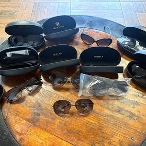 8 Pares de Lentes de Sol: 6 de Caballero y 2 de Dama - imagen 1
