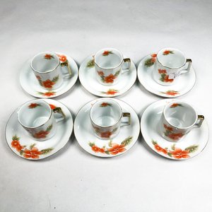 Lote siguiente: Juego de 12 Pocillos y Platitos de Porcelana Blanca con Flores Florales