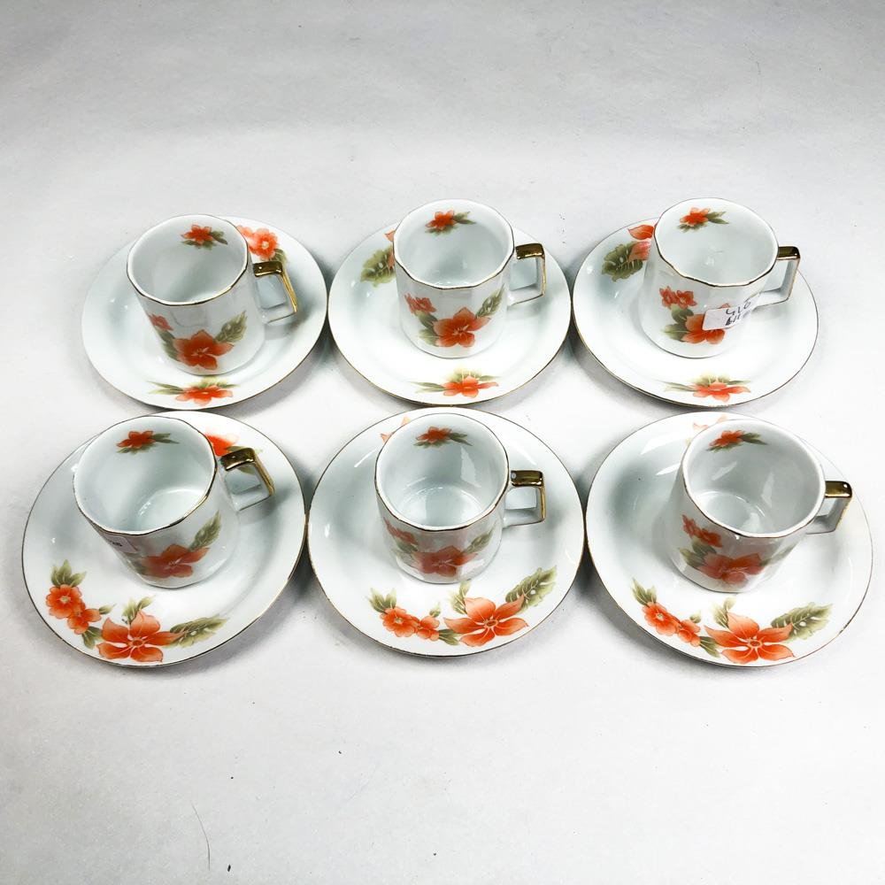 Juego de 12 Pocillos y Platitos de Porcelana Blanca con Flores Florales