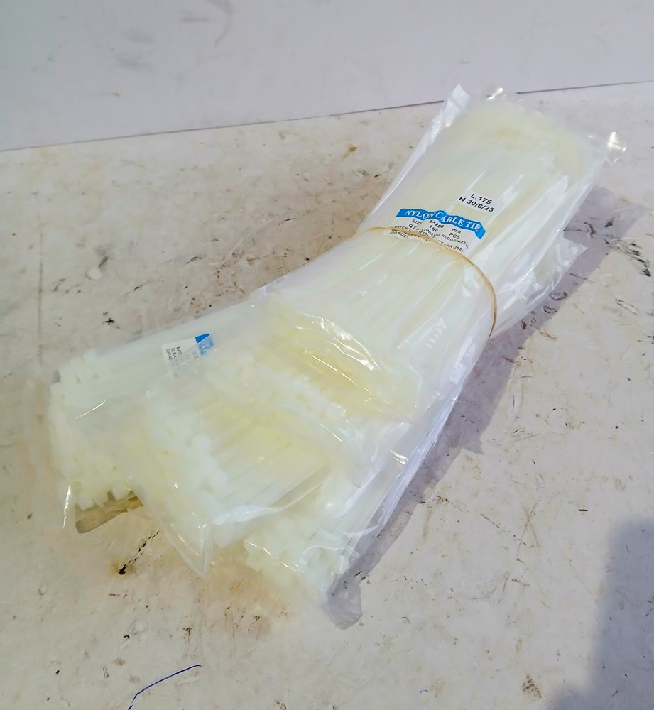 Pack de 1000 Precintos Plásticos Nylon Cable Tie 5x200 mm