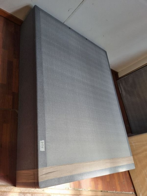 Lote siguiente: Cama Box Dos Plazas en Buena Condición