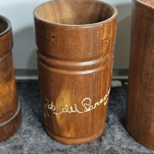 Jarra y Dos Vasos de Madera Artesanales - imagen 2