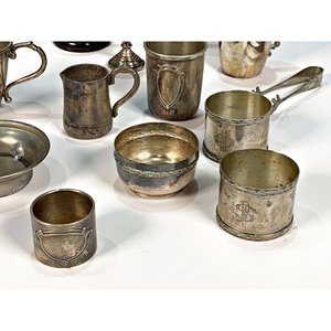 Lote de 14 piezas de metal: servilleteros, trofeos, jarras y copón - imagen 5