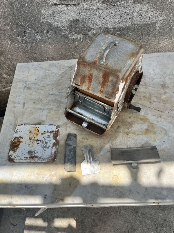 Antigua maquina para elaborar helados en venta - imagen 3